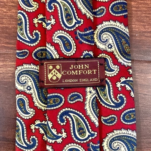 JOHN COMFORT London England All Silk Paisley Print on Red Necktie - Picture 4 of 9